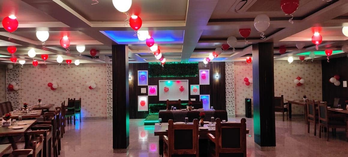 Restaurant dining hall